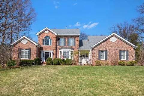 29 Hawthorne Estates Dr, Saint Louis, MO 63131