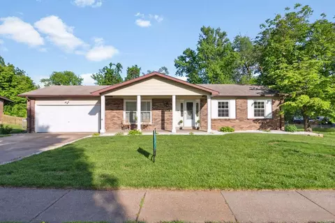 812 Ruth Dr, Saint Charles, MO 63301