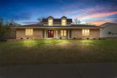 1776 Golden Lk, Chesterfield, MO 63017