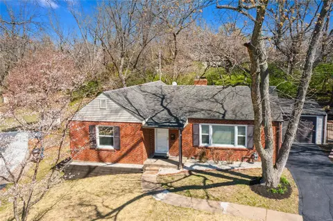 2 Junior Ct, Saint Louis, MO 63135