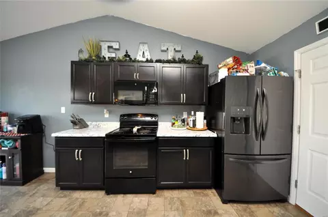 Kitchen - 505 Wabash Pl, O'fallon, MO 63366 photo 6 of 7