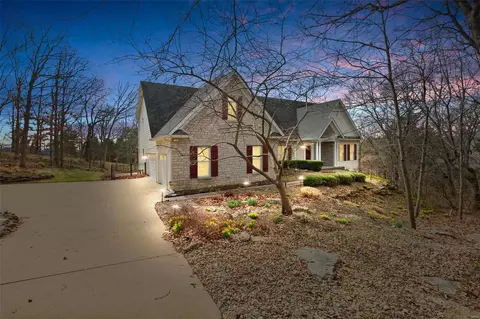 1512 Saint James Place Ct, Wildwood, MO 63038