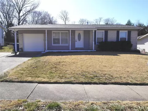 2260 Calle Vista Dr, Florissant, MO 63031
