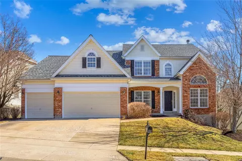 1016 Speckledwood Manor Ct, Chesterfield, MO 63017