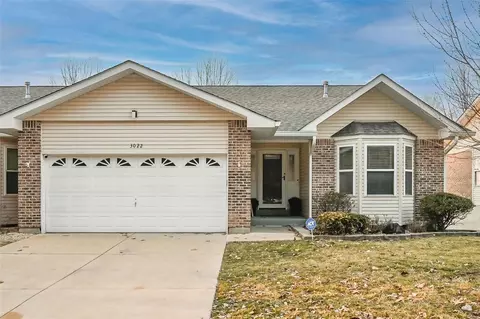 3022 Shady Oak Dr #10E, Saint Charles, MO 63301
