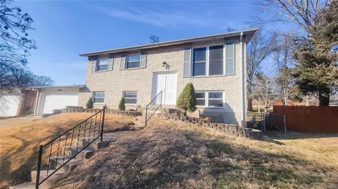 4409 Tarlton Dr, Saint Louis, MO 63128