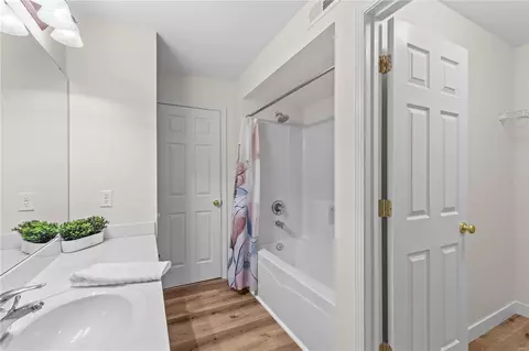 Bath - 4300 Spring Creek Ln, O'fallon, MO 63368 photo 3 of 3