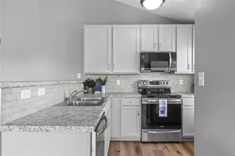 Kitchen - 4300 Spring Creek Ln, O'fallon, MO 63368 photo 2 of 5