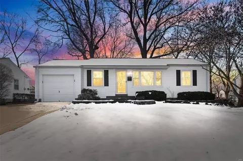 200 Saint Daniel Ln, Florissant, MO 63031