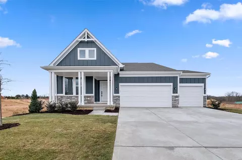 371 Valley Bluff Dr, Foristell, MO 63348