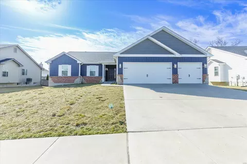 951 Mule Creek Dr, Wentzville, MO 63385