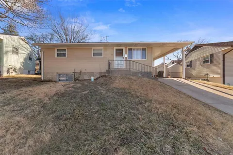 7504 Knackstedt St, Saint Louis, MO 63116