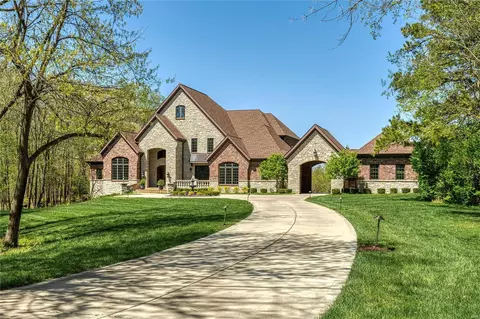 18 Vandiver Ln, Saint Louis, MO 63131