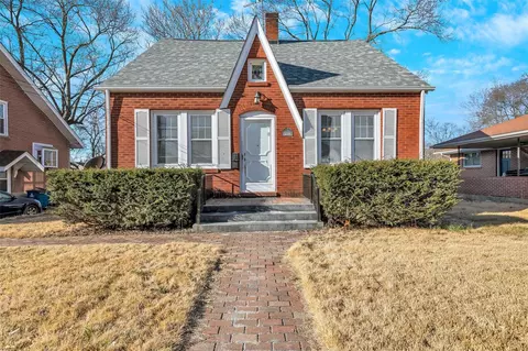 1721 Gallaher Ave, Saint Charles, MO 63301