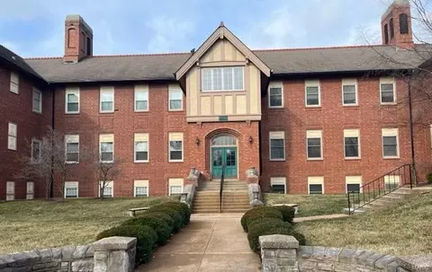 531 Colebrook #A, Webster Groves, MO 63119