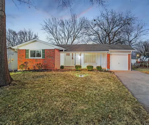 2752 Wintergreen Dr, Florissant, MO 63033