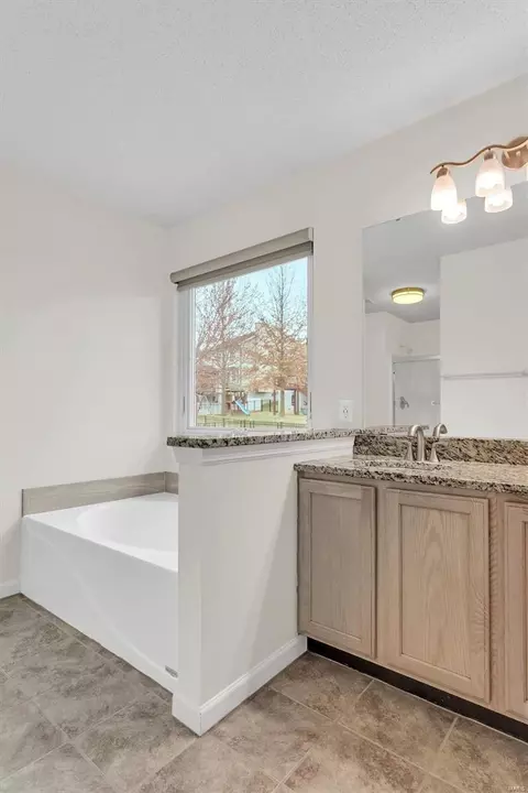 Bath - 2358 Hidden Deer Dr, O'fallon, MO 63368 photo 3 of 4