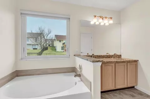 Bath - 2358 Hidden Deer Dr, O'fallon, MO 63368 photo 2 of 4