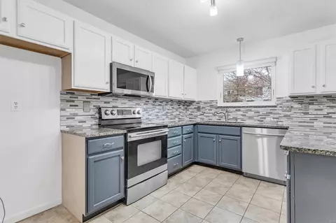 Kitchen - 2358 Hidden Deer Dr, O'fallon, MO 63368 photo 5 of 6