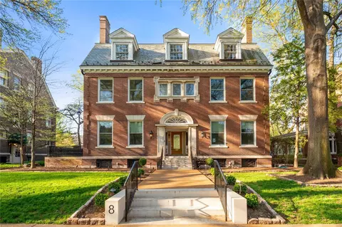 8 Hortense Pl, Saint Louis, MO 63108