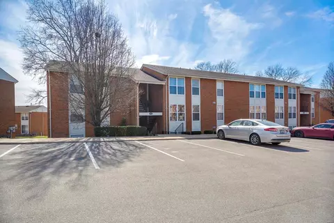 1946 Greenpoint Dr #102, Kirkwood, MO 63122