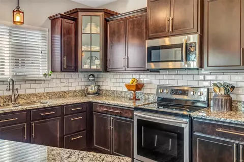 Kitchen - 535 Deer Brook Dr, O'fallon, MO 63366 photo 2 of 4