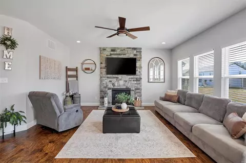 Living - 535 Deer Brook Dr, O'fallon, MO 63366 photo 4 of 4