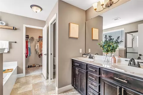 Bath - 535 Deer Brook Dr, O'fallon, MO 63366 photo 2 of 5