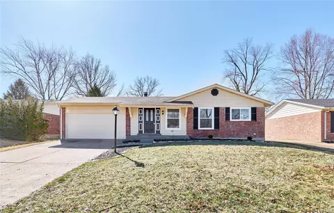 3043 Aberdeen Dr, Florissant, MO 63033