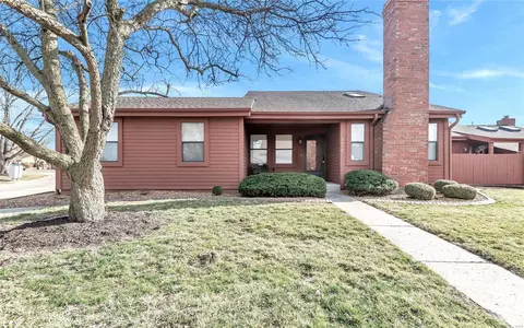 2078 Avignon Dr #A, Saint Charles, MO 63303