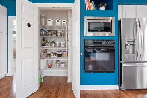 Kitchen - 1500 Dietrich Ridge Dr, Ballwin, MO 63021 photo 8 of 12