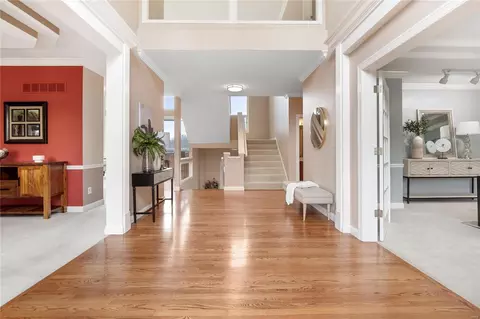 Entry Way - 1500 Dietrich Ridge Dr, Ballwin, MO 63021 photo 2 of 5