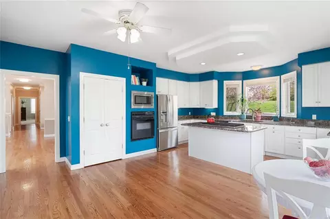Kitchen - 1500 Dietrich Ridge Dr, Ballwin, MO 63021 photo 4 of 12