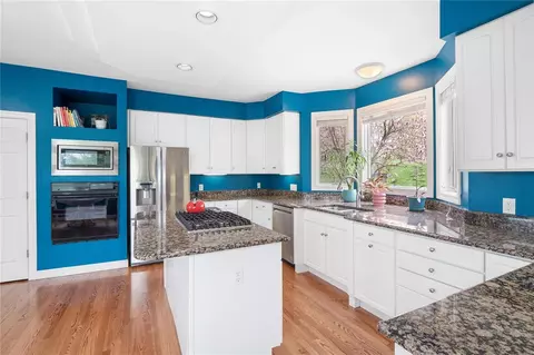 Kitchen - 1500 Dietrich Ridge Dr, Ballwin, MO 63021 photo 6 of 12