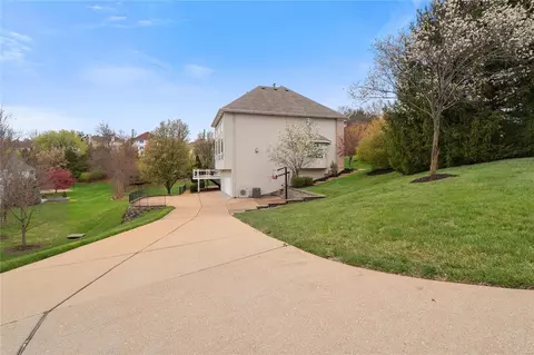 Exterior - 1500 Dietrich Ridge Dr, Ballwin, MO 63021 photo 8 of 13