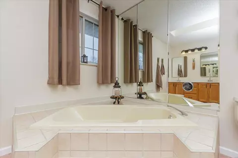 Bath - 44 Georgetown Cir, O'fallon, MO 63368 photo 4 of 5