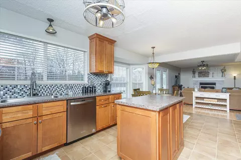 Kitchen - 44 Georgetown Cir, O'fallon, MO 63368 photo 3 of 5