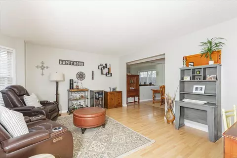 Living - 44 Georgetown Cir, O'fallon, MO 63368 photo 2 of 6