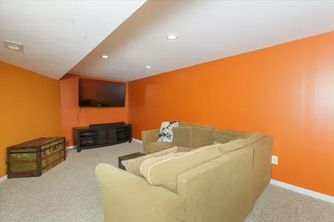 Living - 44 Georgetown Cir, O'fallon, MO 63368 photo 6 of 6