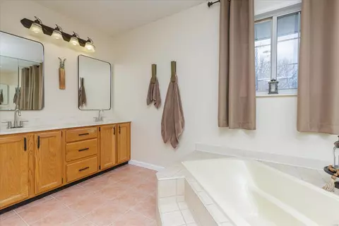 Bath - 44 Georgetown Cir, O'fallon, MO 63368 photo 3 of 5