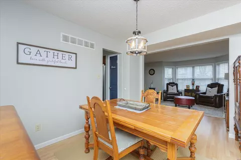 Dining - 44 Georgetown Cir, O'fallon, MO 63368 photo 2 of 5