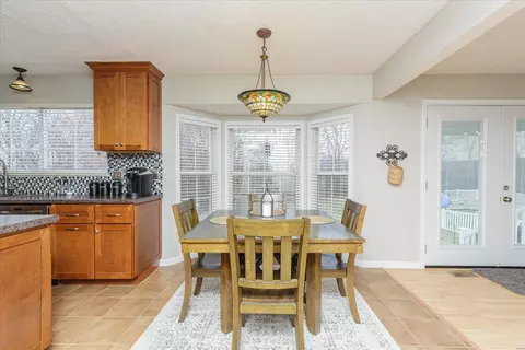 Dining - 44 Georgetown Cir, O'fallon, MO 63368 photo 4 of 5