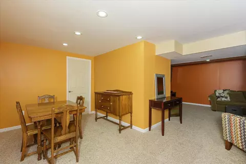 Living - 44 Georgetown Cir, O'fallon, MO 63368 photo 4 of 6