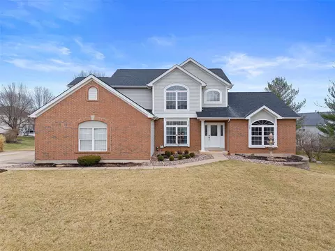 1469 Lake Knoll Dr, Lake Saint Louis, MO 63367