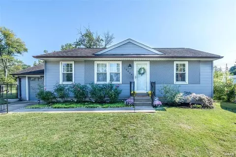 10804 Three Court Dr, Saint Louis, MO 63123