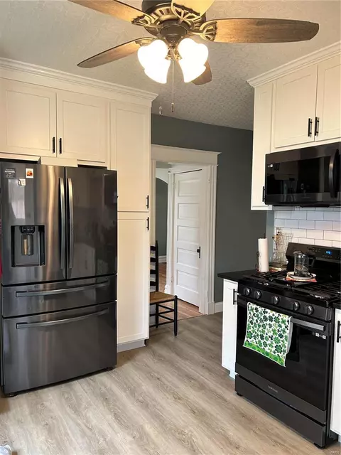 Kitchen - 103 Wesley Ave, Ferguson, MO 63135 photo 3 of 7