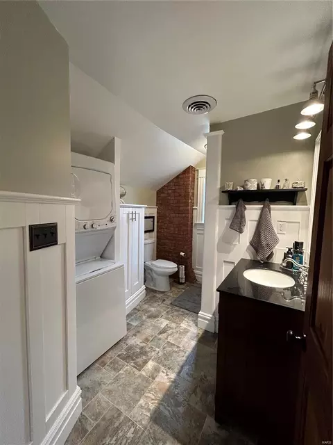 Bath - 103 Wesley Ave, Ferguson, MO 63135 photo 3 of 6