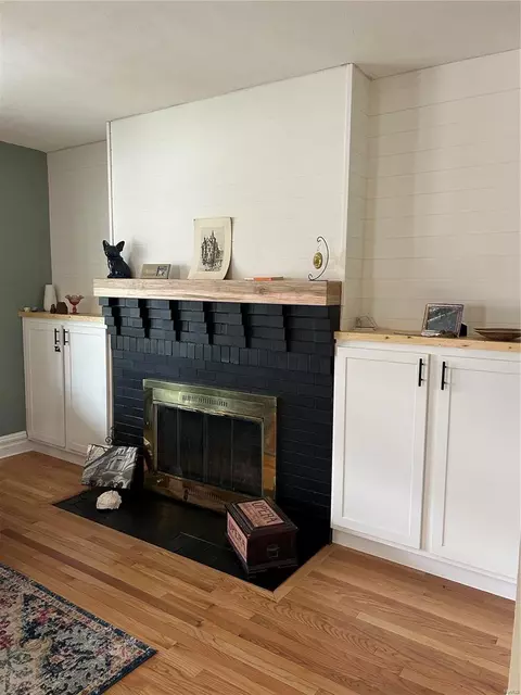 Living - 103 Wesley Ave, Ferguson, MO 63135 photo 2 of 3