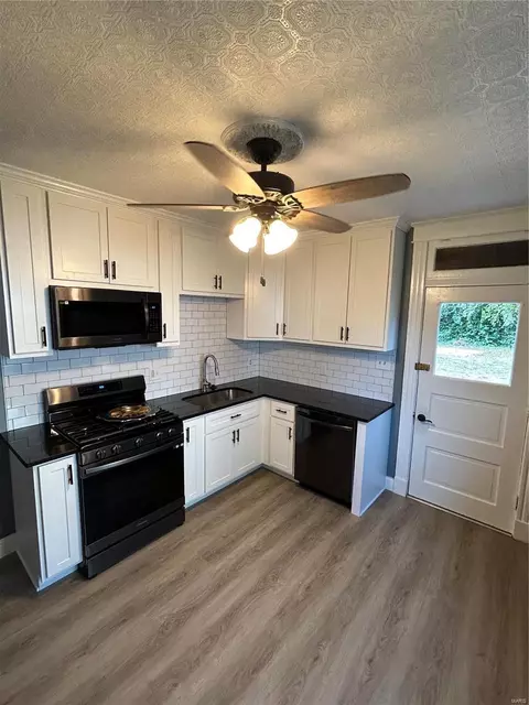 Kitchen - 103 Wesley Ave, Ferguson, MO 63135 photo 6 of 7