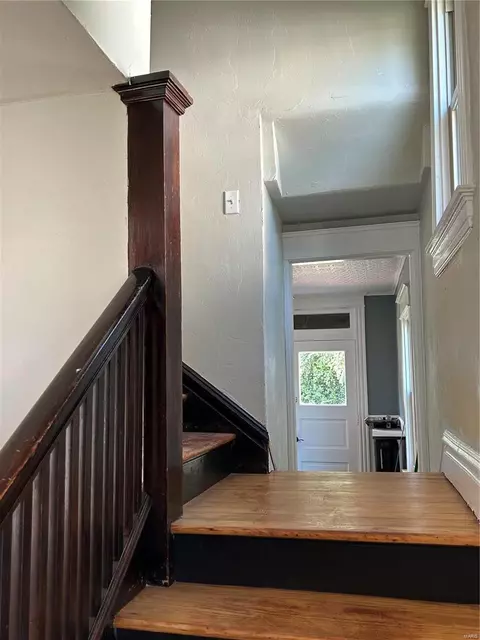 Entry Way - 103 Wesley Ave, Ferguson, MO 63135 photo 2 of 7